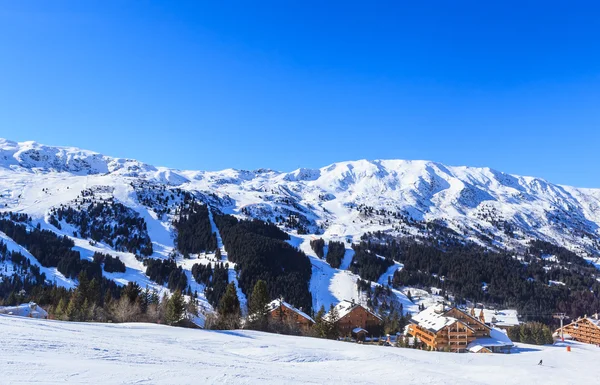 Chalet på sluttningarna av dalen Meribel. — Stockfoto