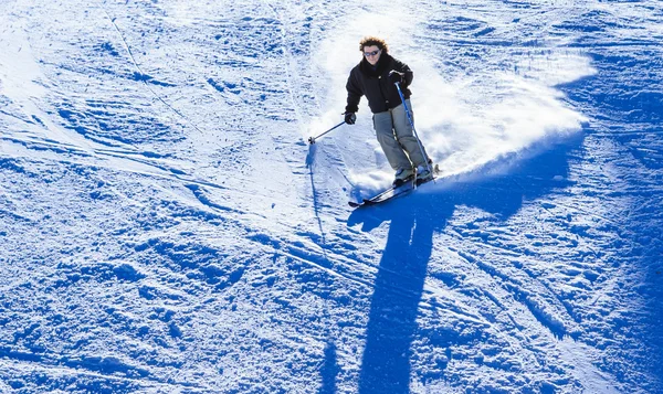 Skier on the slopes of the ski resort — Stock Photo, Image