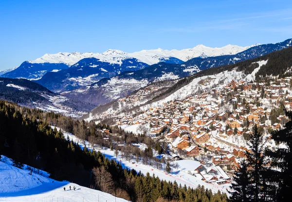 Meribel Ski Resort, centrum miejscowości Meribel (1450 m). Francja — Zdjęcie stockowe