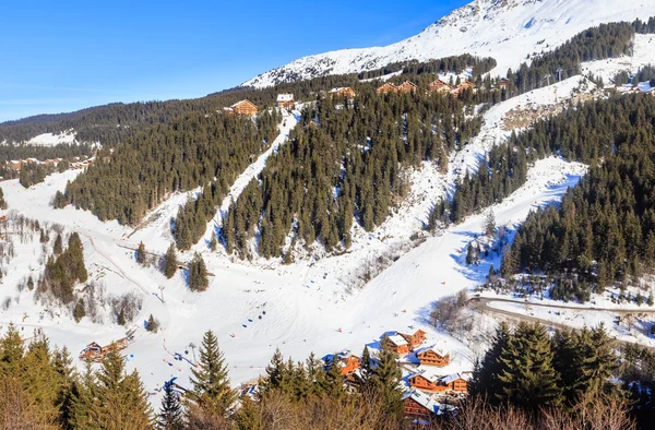 Chalet en las laderas del valle Meribel. Estación de esquí Meribel —  Fotos de Stock