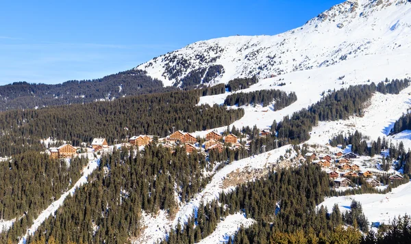 Chalet en las laderas del valle Meribel. Estación de esquí Meribel —  Fotos de Stock