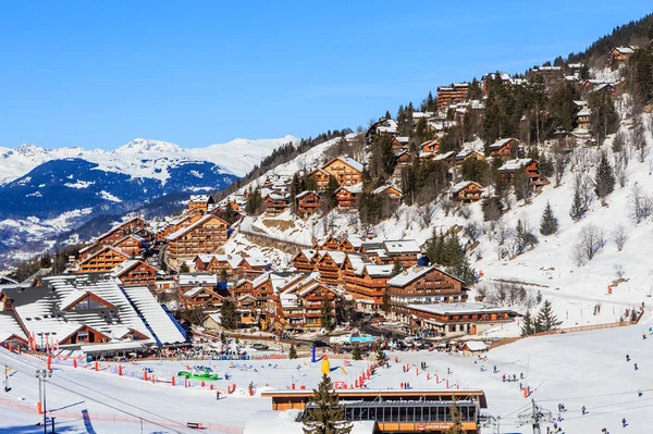 .Meribel lyžařském středisku Meribel Village Center (1450 m) — Stock fotografie