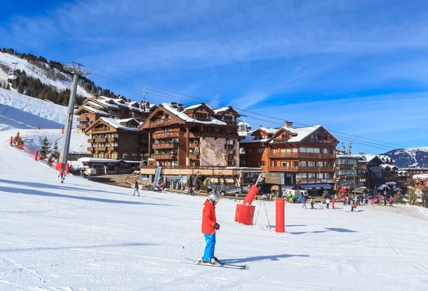 在冬季滑雪度假村高雪维尔 1850 米。法国 — 图库照片