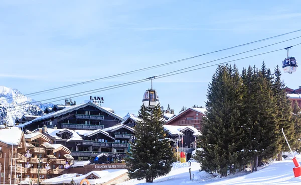 Ascensore Gondola di Chenus. Comprensorio sciistico Courchevel 1850 m in inverno — Foto Stock