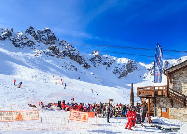 Pohled na sněhu zahrnuty Courchevel svahu ve francouzských Alpách — Stock fotografie