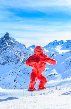 King Kong heykel heykeltıraş Richard Orlinski.Ski Resort Courchevel