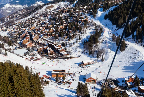 Talblick von Meribel. Meribel Dorfzentrum (1450 m)). — Stockfoto