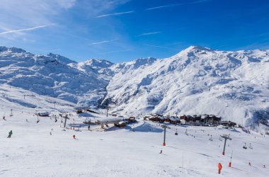 Val Thorens Vadi Manzaralı. Les Menuires köyü. Fransa