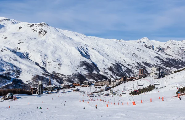 Widokiem na dolinę Val Thorens. Village Les Menuires. Francja — Zdjęcie stockowe