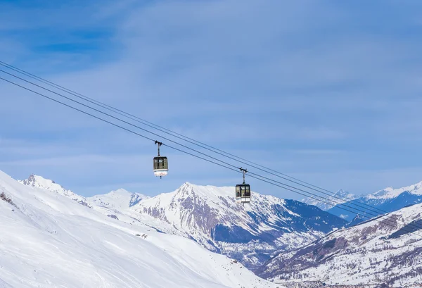 A völgy-Val Thorens.Ski resort Val Thorens lejtőin. — Stock Fotó