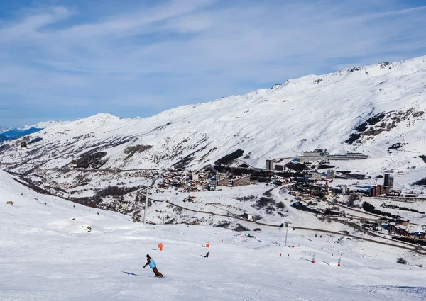 Sulle piste della Valle Val Thorens. Comprensorio sciistico Val Thorens . — Foto Stock