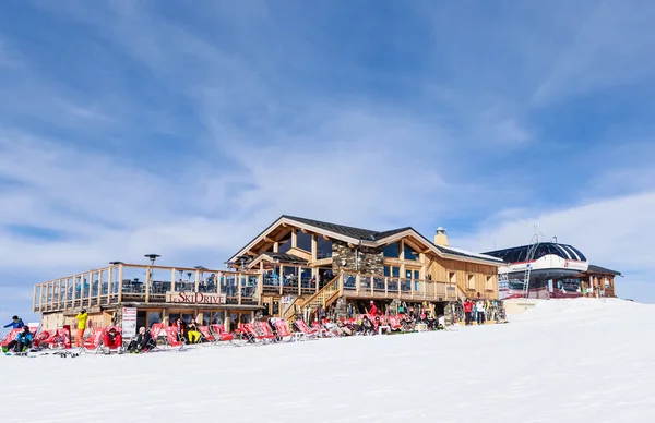 Restaurant in the mountains. Ski resort  Val Thorens. France — Stock Photo, Image