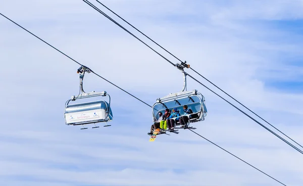 Ski lift.  Ski resort  Val Thorens. France — Stock Photo, Image