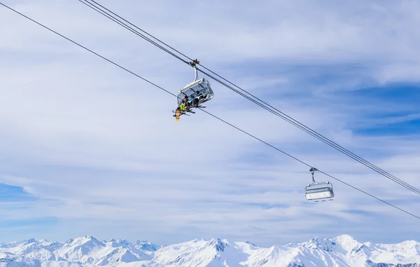 Ski lift.  Ski resort  Val Thorens. France — Stock Photo, Image