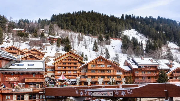 Chalé nas encostas do vale Meribel. Estância de esqui Meribel — Fotografia de Stock