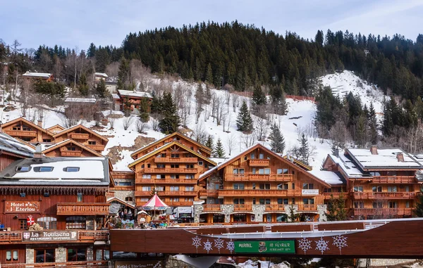 Chata na svazích údolí Meribel. Ski Resort Meribel — Stock fotografie