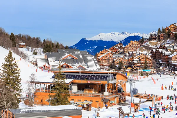 Meribel Skigebiet, Meribel Dorfzentrum (1450 m). — Stockfoto