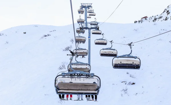 Wyciąg narciarski. Ośrodka narciarskiego Meribel. Francja — Zdjęcie stockowe