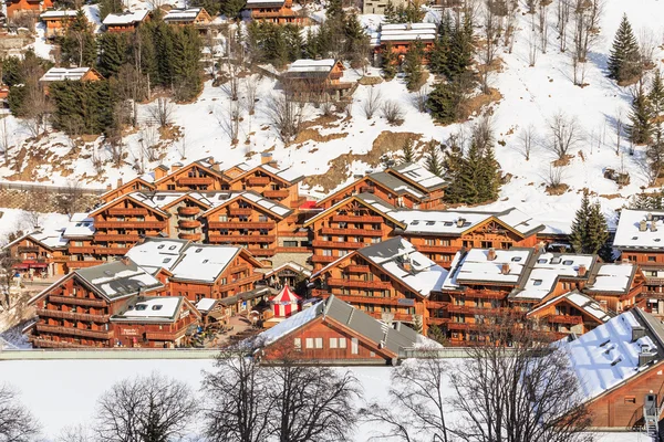 Chata na svazích údolí Meribel. Ski Resort Meribel — Stock fotografie