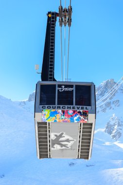 Ski lift Saulire. Ski Resort Courchevel kış. Fransa