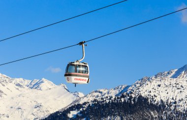 Courchevel, Alpler, Fransa Kayak Merkezi asansörde