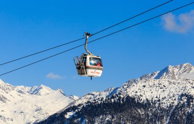 Courchevel, Alpler, Fransa Kayak Merkezi asansörde