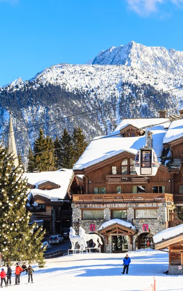 Skigebiet Courchevel 1850 m im Winter. le denali Hotel — Stockfoto