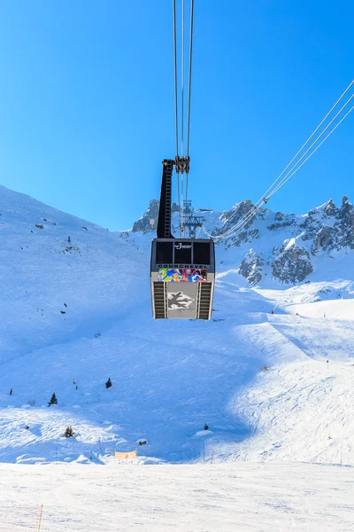 Ski lift Saulire. Ski Resort Courchevel kış. Fransa — Stok fotoğraf