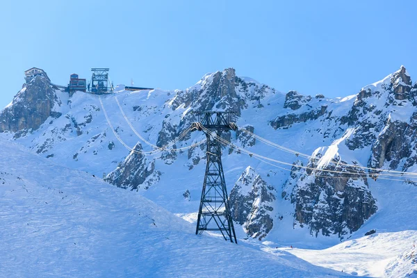 滑雪缆车 Saulire。滑雪胜地高雪维尔冬季。法国 — 图库照片