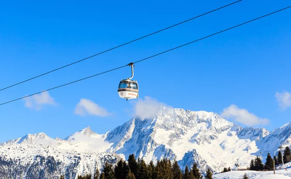 A lift, a sípálya, Alpok, Courchevel, Franciaország — Stock Fotó