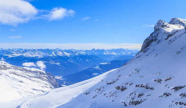 Montanhas com neve no inverno. Ski Resort Laax. Suíça — Fotografia de Stock