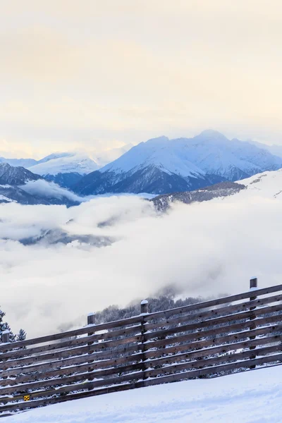 Montagnes enneigées en hiver. Station de ski Laax. Suisse — Photo