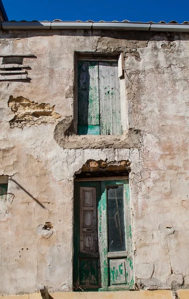 La pared de la vieja casa. Ciudad de Agrigento. Sicilia, Italia — Foto de Stock