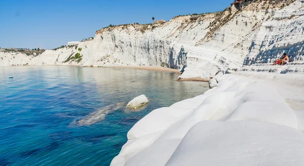 Vita klippan kallas "Scala dei Turchi" i Sicilien, nära Agrigento. Italien — Stockfoto