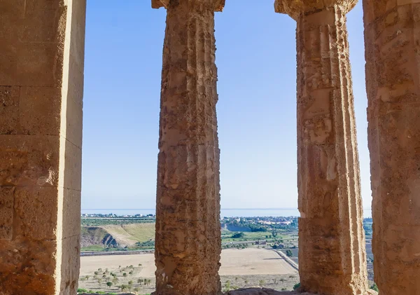 Ercole temple in the Valley of the Temples and panorama of  Sicily in the area of Agrigento. Italy — Stock Photo, Image