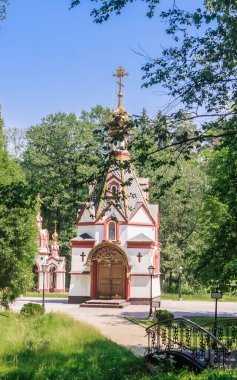 Kilise ve çan kulesi, Talezh köyündeki Aziz Davut 'un kutsal pınarı. Moskova bölgesi, Rusya