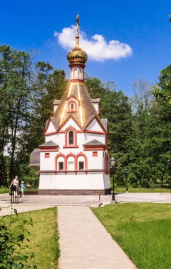 Talezh 'deki Aziz Davut' un Kutsal Baharı 'nda Tanrı' nın Annesi 'nin ikonu 