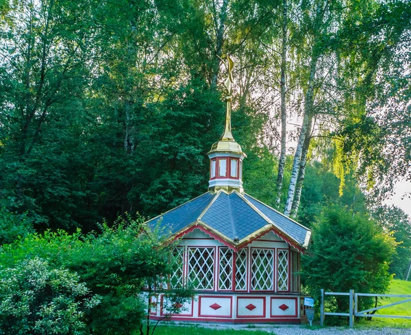 Sypialnia Złotym Aniołem Dachu Święte Źródło Dawida Wiosce Talezh Moskwa — Zdjęcie stockowe