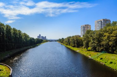 Moskova 'nın Pokrovskoe-Streshnevo (Tushino) bölgesindeki Kanal' ın 7 numaralı kapısına Moskova adı verildi. Moskova 'daki nehir manzarası