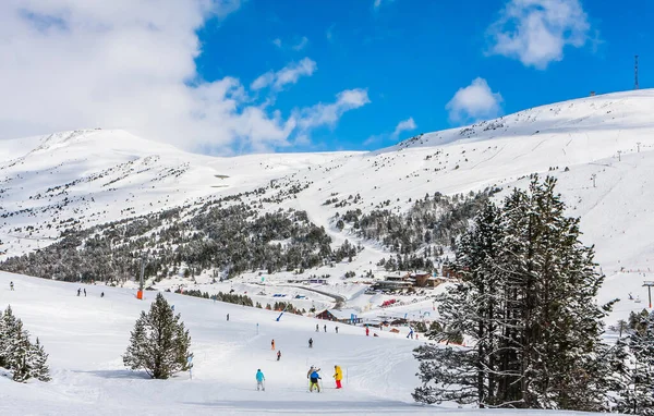 Skigebiet Grandvallira Blick Auf Die Pyrenäen Skihütten Mit Skifahrern Ruhe — Stockfoto