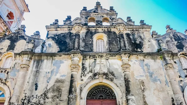 1534 tarihli La Merced Kilisesi, Orta Amerika, Nikaragua 'nın Granada şehrinde kurulmuştur.