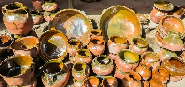 安提瓜瓜地马拉市场上手工制作的黏土罐 — 图库照片