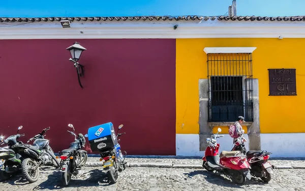 Velhas Casas Pintadas Rua Paralelepípedos Cidade Colonial Patrimônio Mundial Unesco — Fotografia de Stock