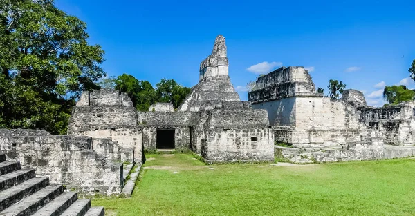 Tikal Ulusal Parkı, Guatemala, Orta Amerika 'daki ünlü antik Maya tapınakları