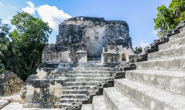 Tikal Ulusal Parkı, Guatemala, Orta Amerika 'daki ünlü antik Maya tapınakları