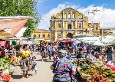Guatemala, Sacatepequez Bölümü, Santa Maria de Jesus, Antigua Guatemala yakınlarındaki pazar yeri. 