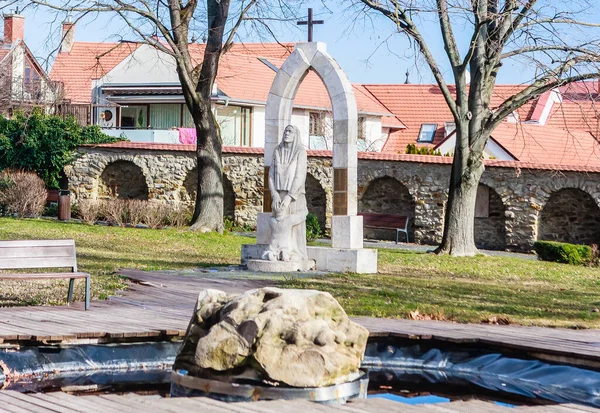 Memorial Dedicado Las Víctimas Segunda Guerra Mundial Jardín Iglesia Nuestra —  Fotos de Stock