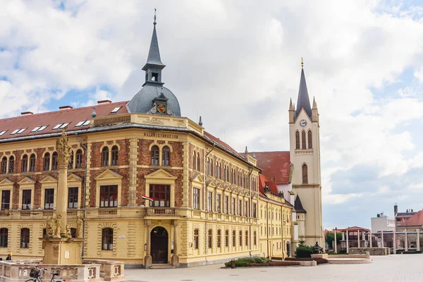 Trinity Column Escuela Secundaria Main Square Keszthely Lake Balaton Hungría —  Fotos de Stock