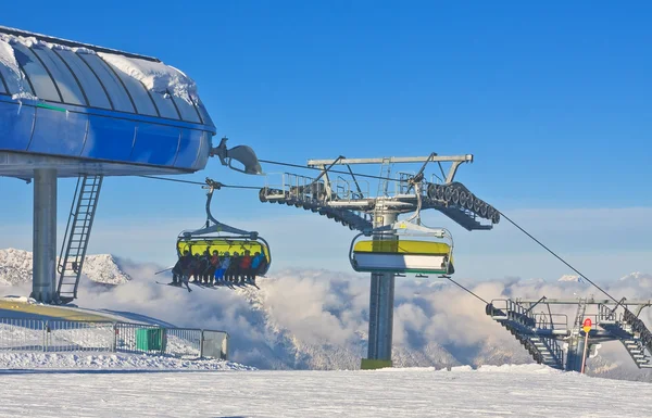 Elevador de cadeiras. Estância de esqui Schladming. Áustria — Fotografia de Stock