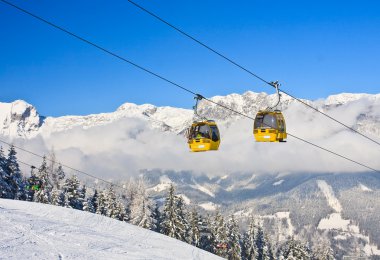 Kabin teleferik. Kayak Merkezi Schladming. Avusturya